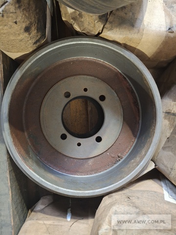 Części zamienne i akcesoria do pojazdów ZIŁ 130 - pakiet zawierający 154 poz. asort. (wg oddzielnego wykazu), w tym m.in.: przekładnie boczne, pompy wody, komplety remontowe silnika, bębny hamulca itp. 